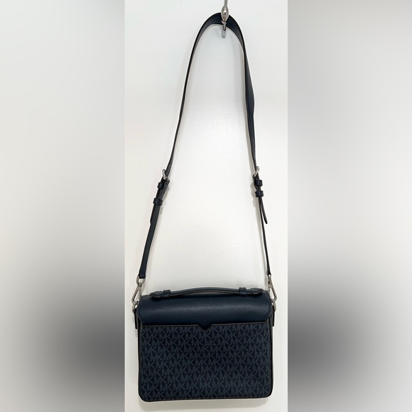 Michalel Kors Model Number 35S1SXOM2B / ROSE MESSENGER - Picture 3 of 15